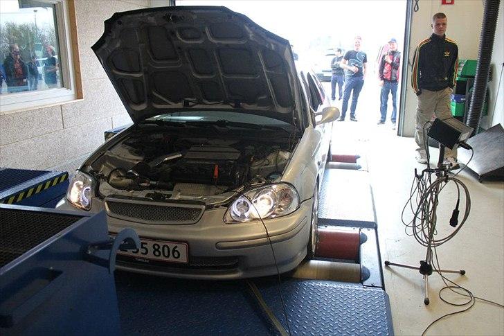 Honda Civic (Solgt) - Min civic og dens flotte ejer ;) billede 9