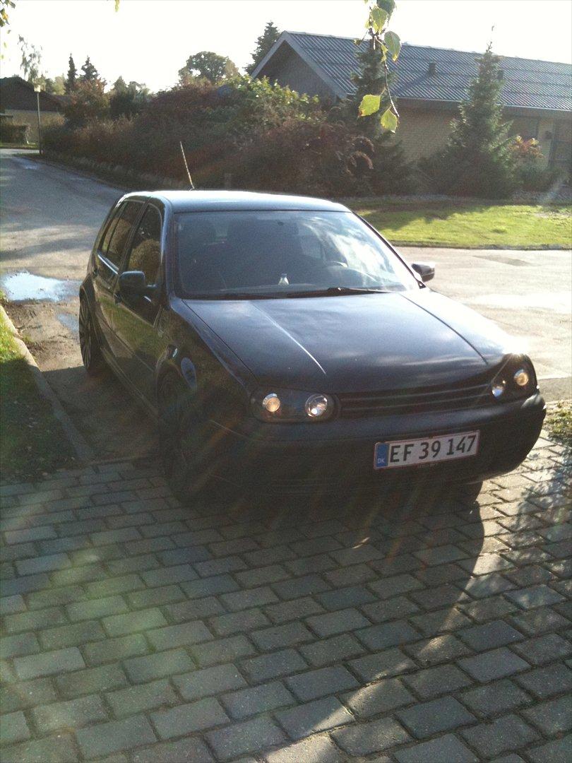 VW Golf 4 (solgt) - Nogenlunde som den står nu :-) billede 2