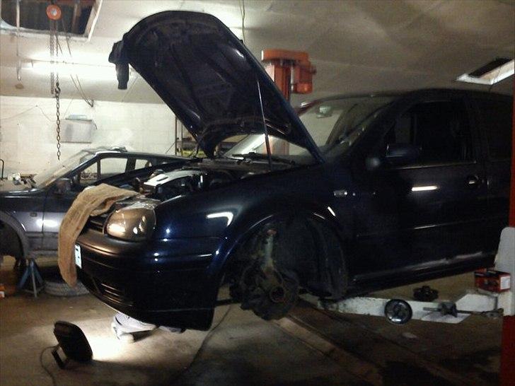 VW Golf 4 (solgt) - Forhjulsleje skiftet.  billede 7