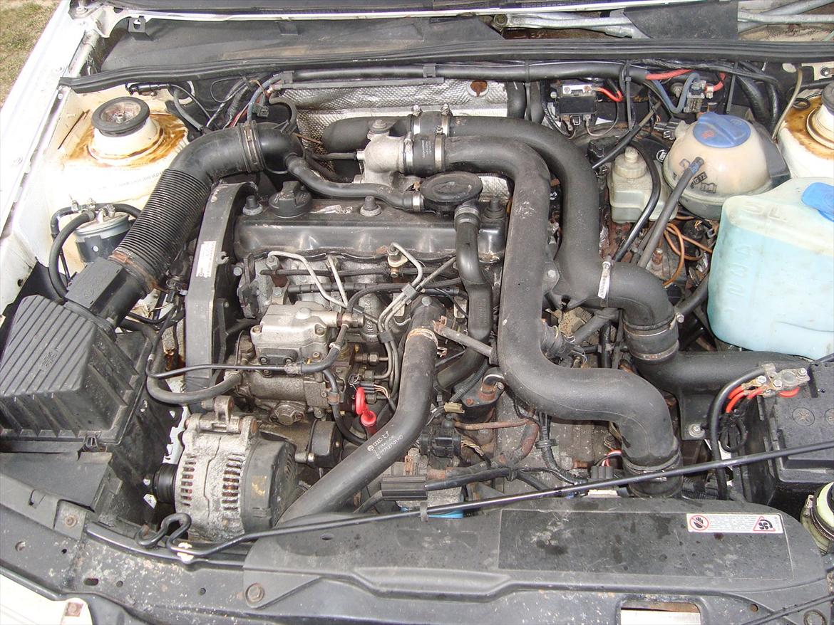 VW Passat 3A TDI Van Solgt - Det "brune" ved tårnene er undervogns behandling billede 5