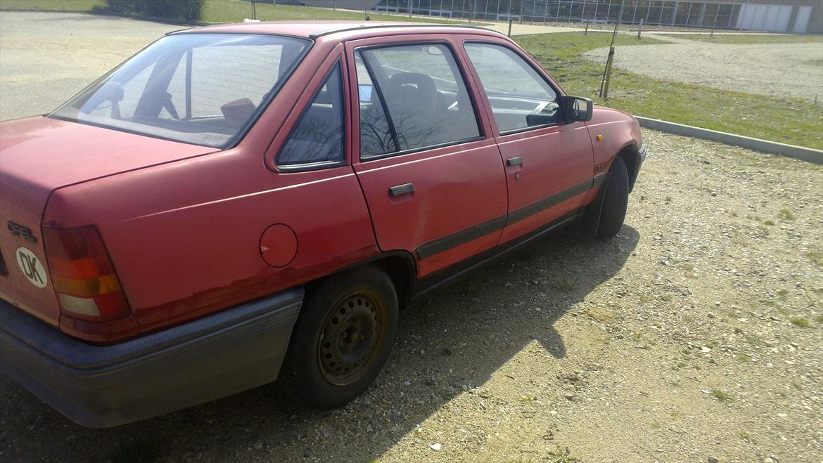 Opel Kadett E sedan(solgt) billede 5