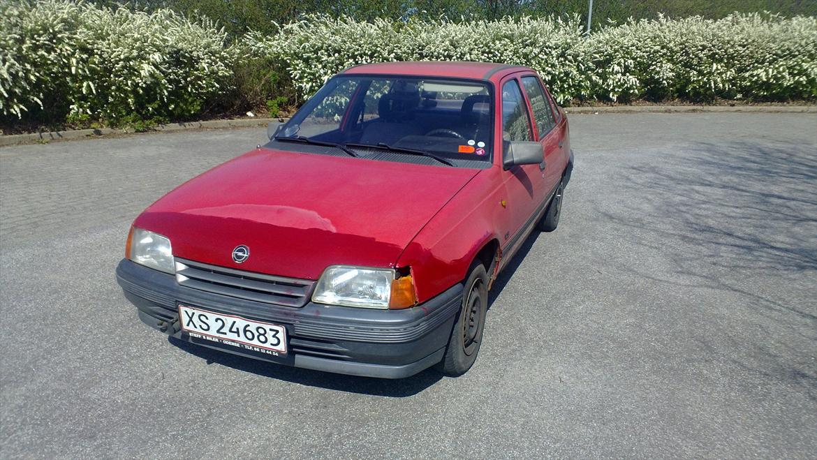 Opel Kadett E sedan(solgt) billede 8