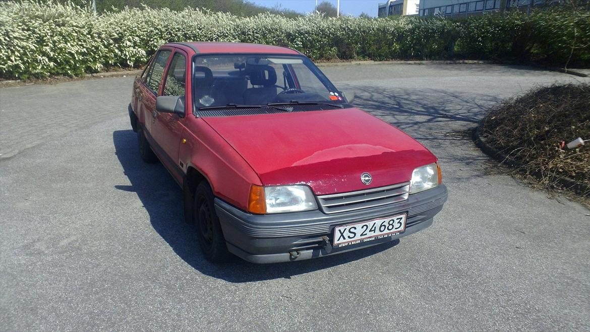Opel Kadett E sedan(solgt) billede 9