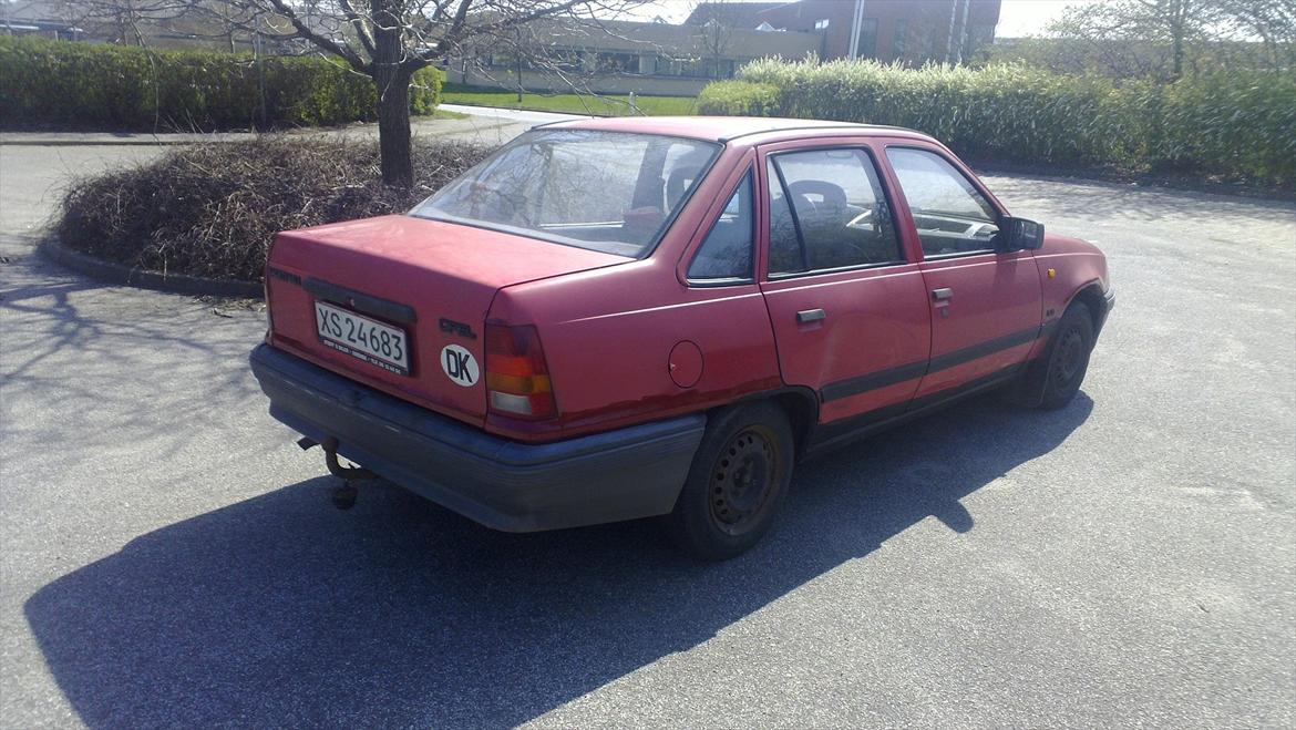 Opel Kadett E sedan(solgt) billede 10