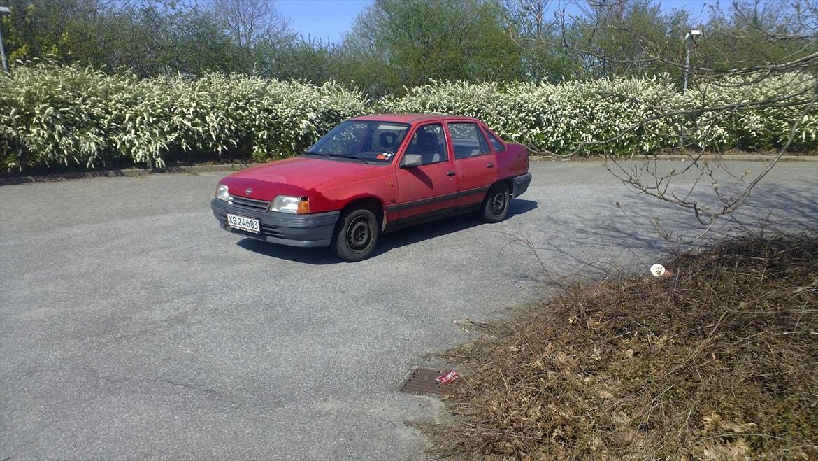 Opel Kadett E sedan(solgt) billede 14
