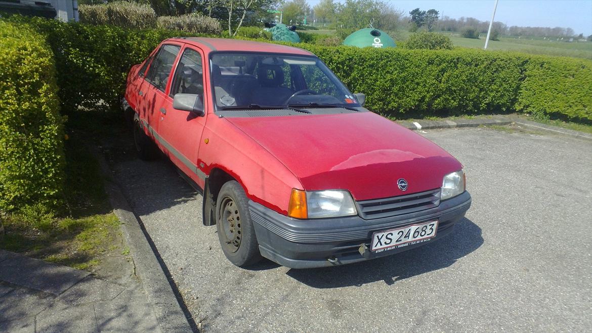 Opel Kadett E sedan(solgt) billede 16