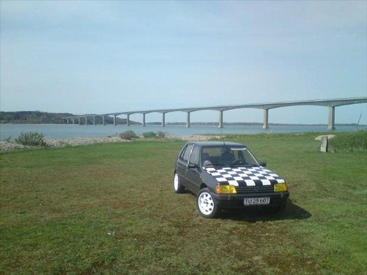 Peugeot 205 GRi - Nu med skakternet motorhjelm ;)  billede 1