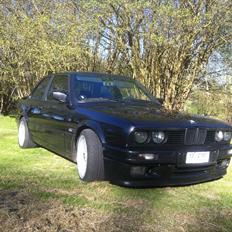 BMW E30 325i 2,7  M-tech 2