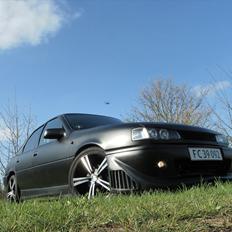 Opel Vectra A 2.0i (SKROTTET)