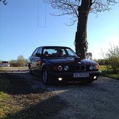 BMW e34 520i væk