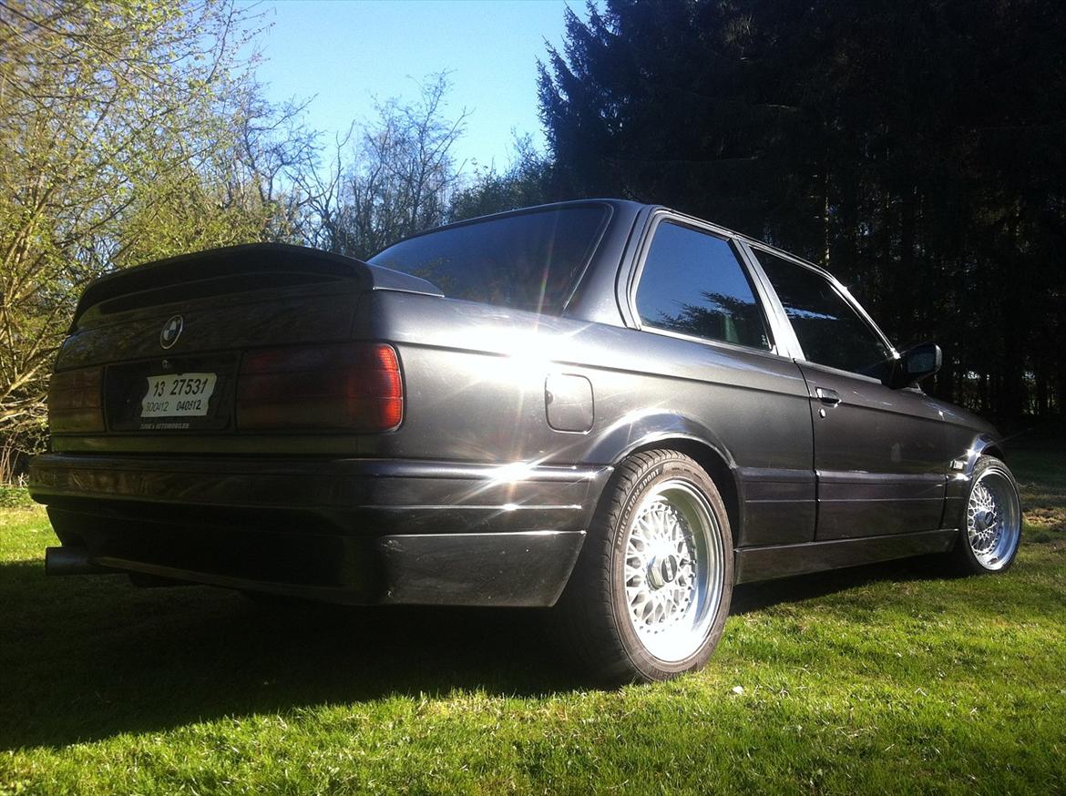 BMW E30 325i 2,7  M-tech 2 billede 4