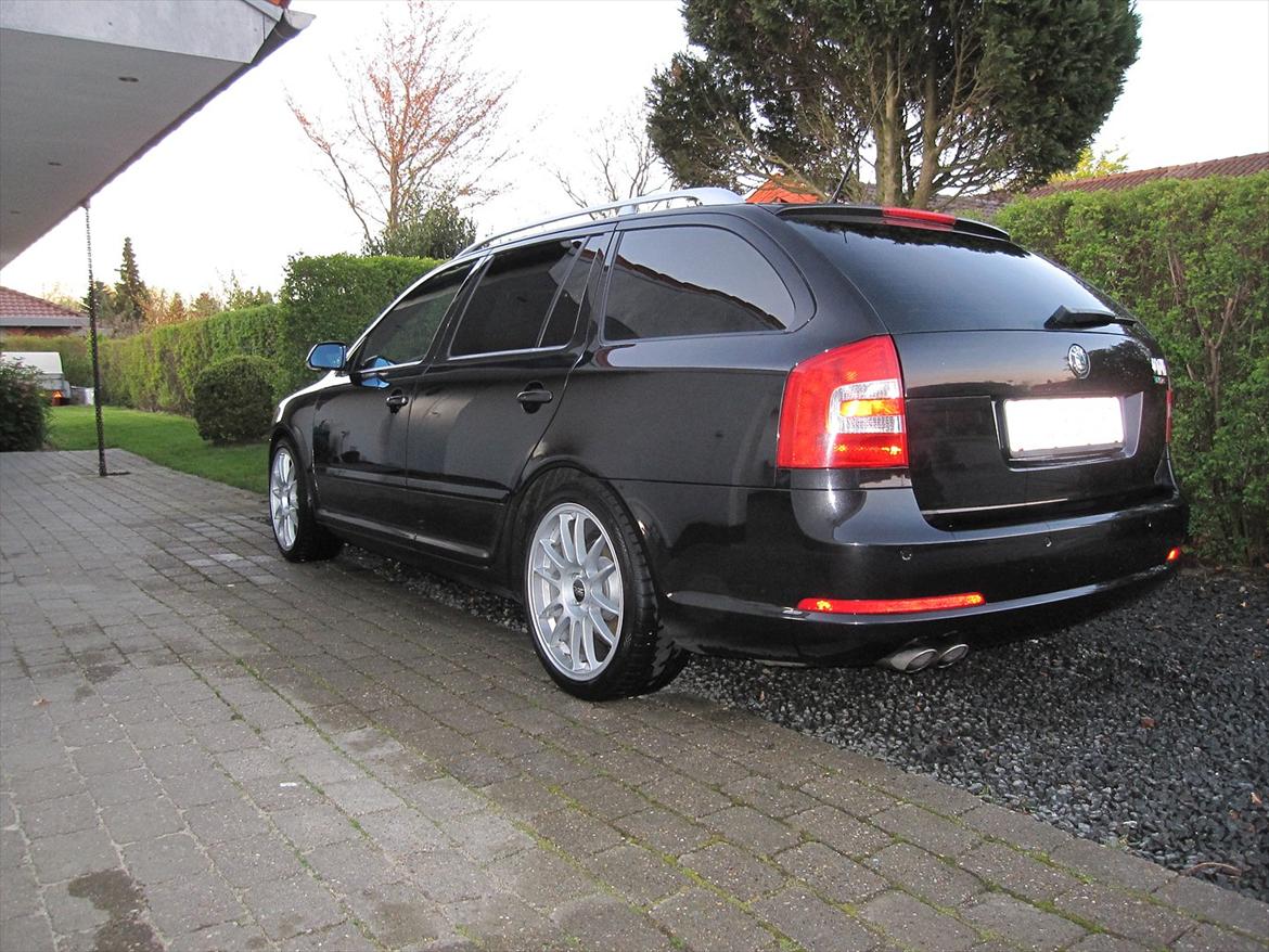 Skoda Octavia RS TDI (Familiecontaineren) - Nyt billede med 18" OZ Superleggera billede 2