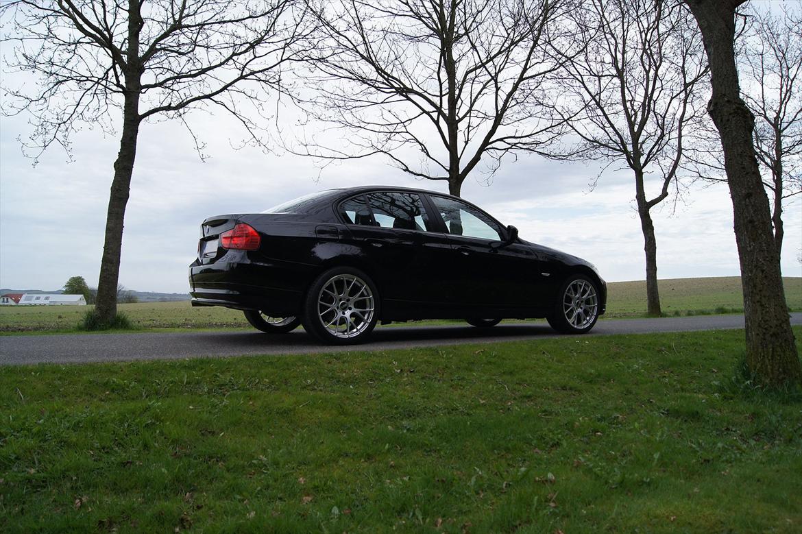 BMW 320d billede 1