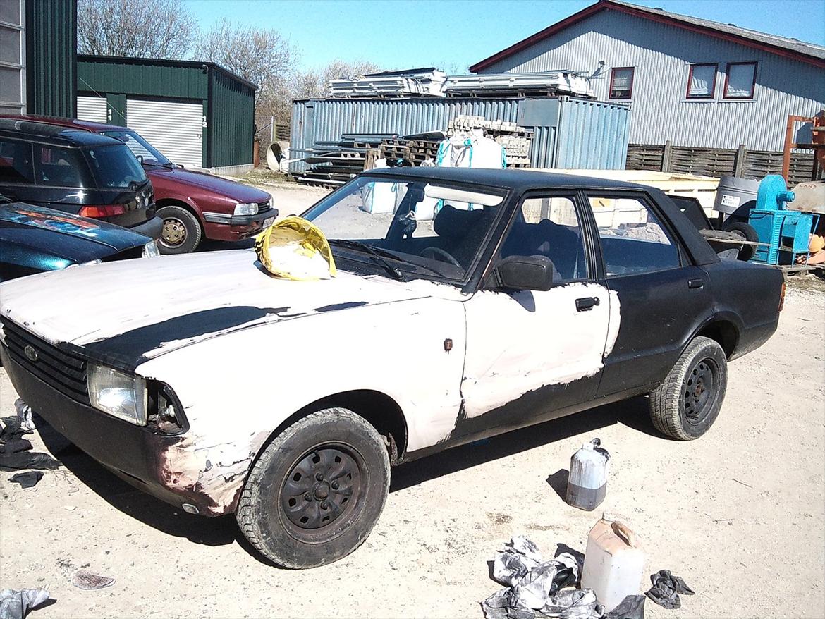 Ford Taunus "Rocky" - Så skal spray malingen vaskes af, så han kan blive malet ordenligt! billede 7