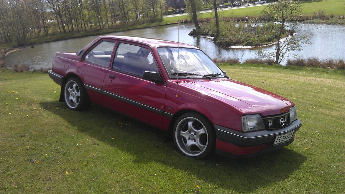 Opel Ascona C - LS - 2 dørs sedan - Der kommer badboy på :) billede 11