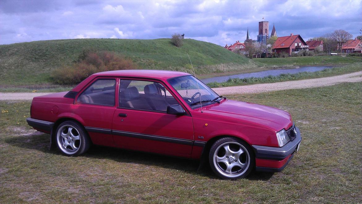 Opel Ascona C - LS - 2 dørs sedan - Ribe Domkirke i baggrunden :) billede 14