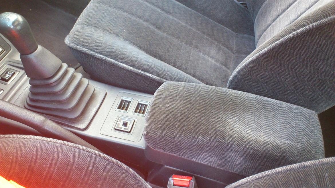 Mitsubishi Galant - sødevarme og gearknop og midterkonsol billede 5