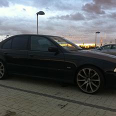 BMW E39 528ia