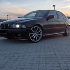 BMW E39 528ia