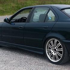 BMW 323i - E36