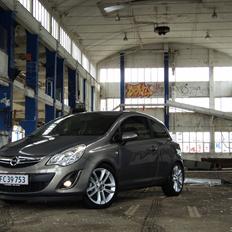 Opel Corsa D 1,4i 16V Cosmo Limited