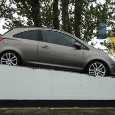 Opel Corsa D 1,4i 16V Cosmo Limited