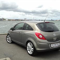 Opel Corsa D 1,4i 16V Cosmo Limited