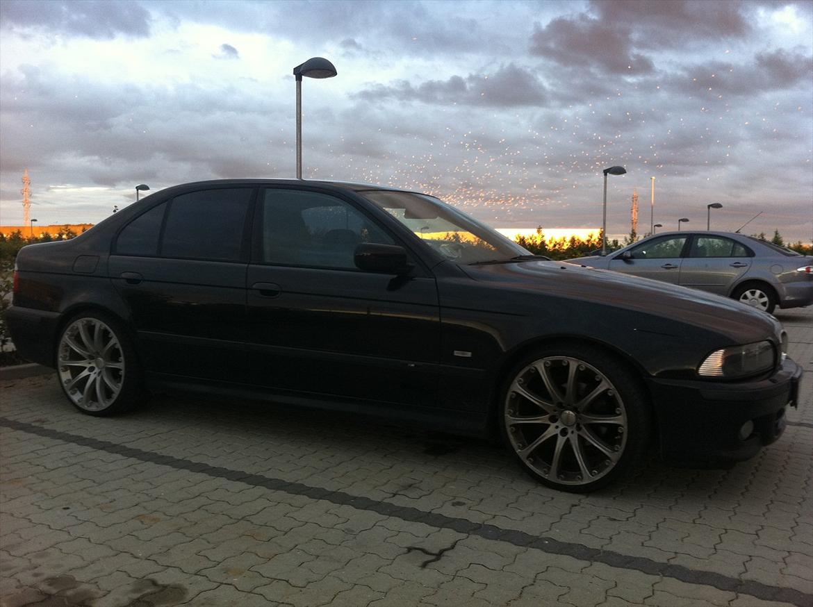 BMW E39 528ia billede 1