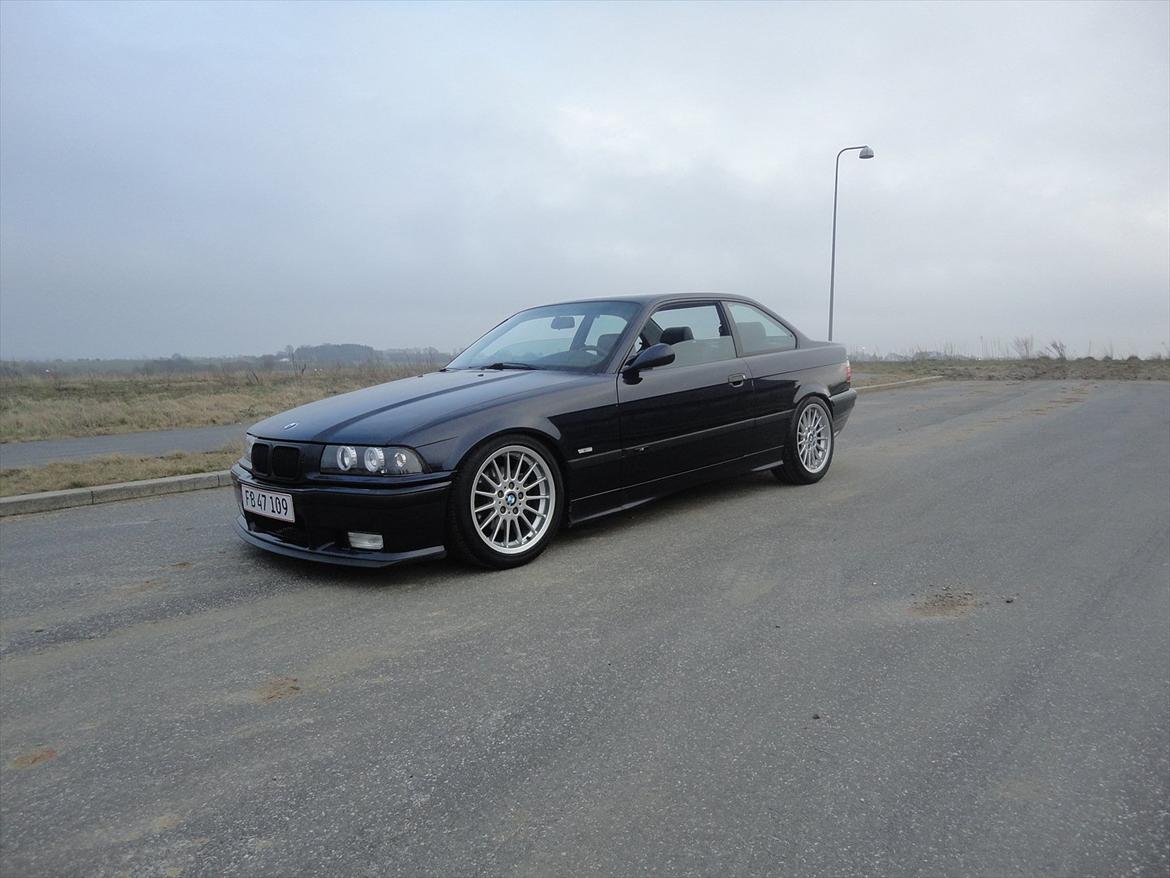 BMW 320i Coupé e36 (SOLGT) billede 1