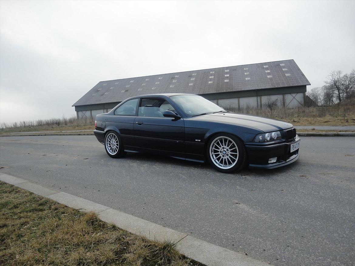 BMW 320i Coupé e36 (SOLGT) billede 2