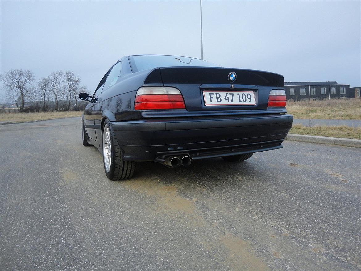 BMW 320i Coupé e36 (SOLGT) billede 9