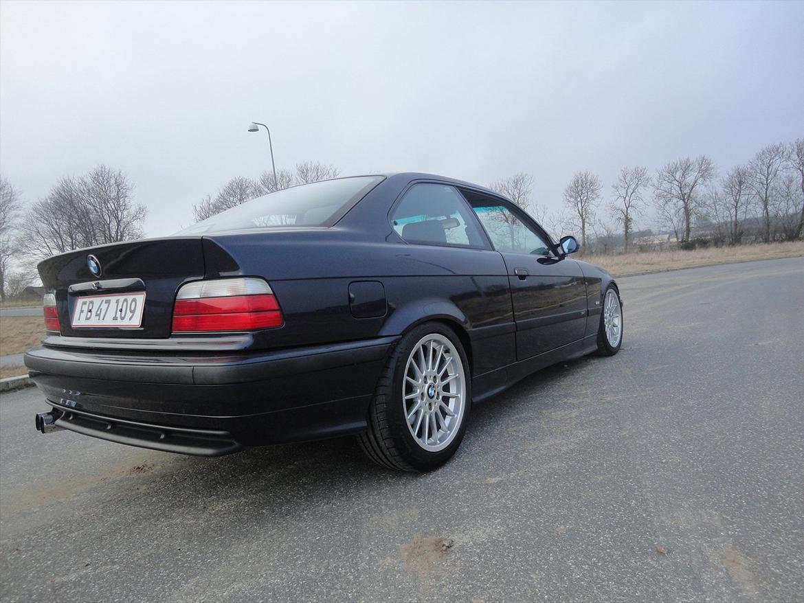 BMW 320i Coupé e36 (SOLGT) billede 8
