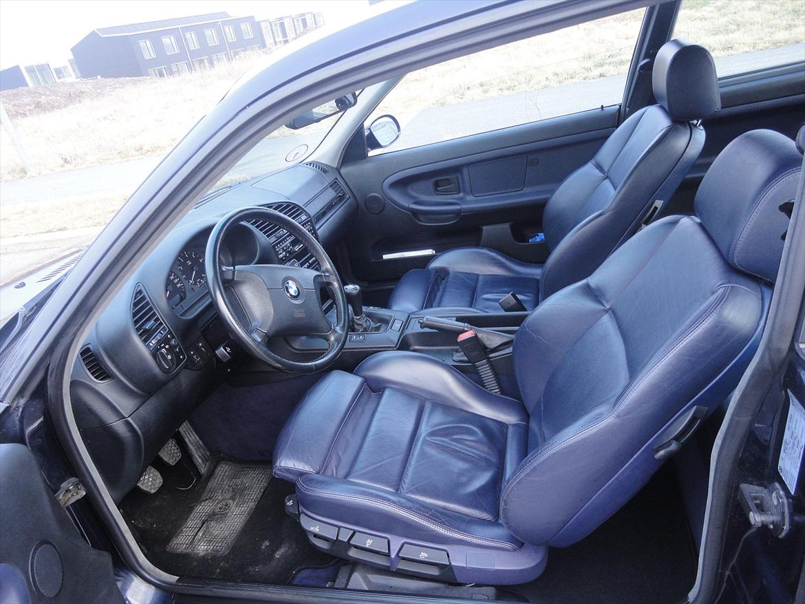 BMW 320i Coupé e36 (SOLGT) billede 11