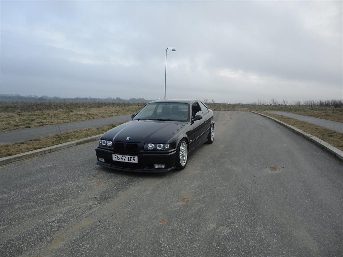 BMW 320i Coupé e36 (SOLGT) billede 7