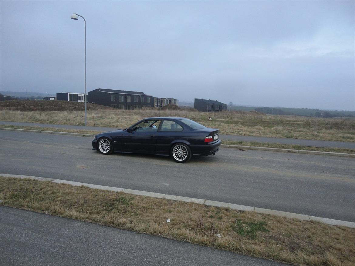 BMW 320i Coupé e36 (SOLGT) billede 6