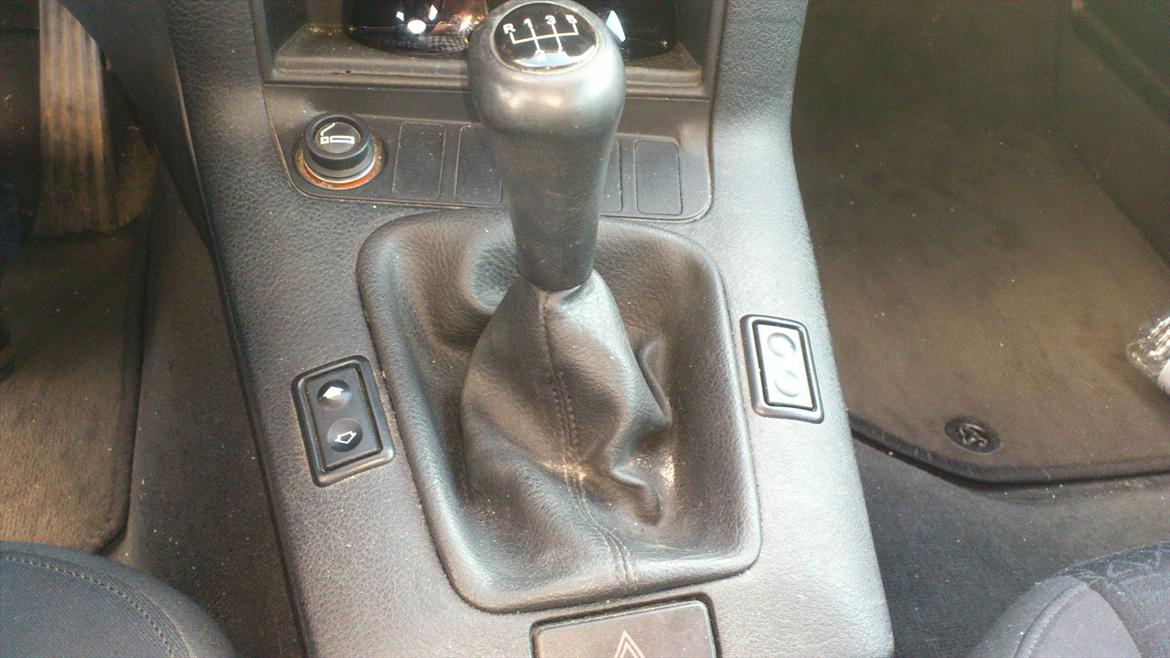 BMW 318I Touring E36 Totalskadet billede 12