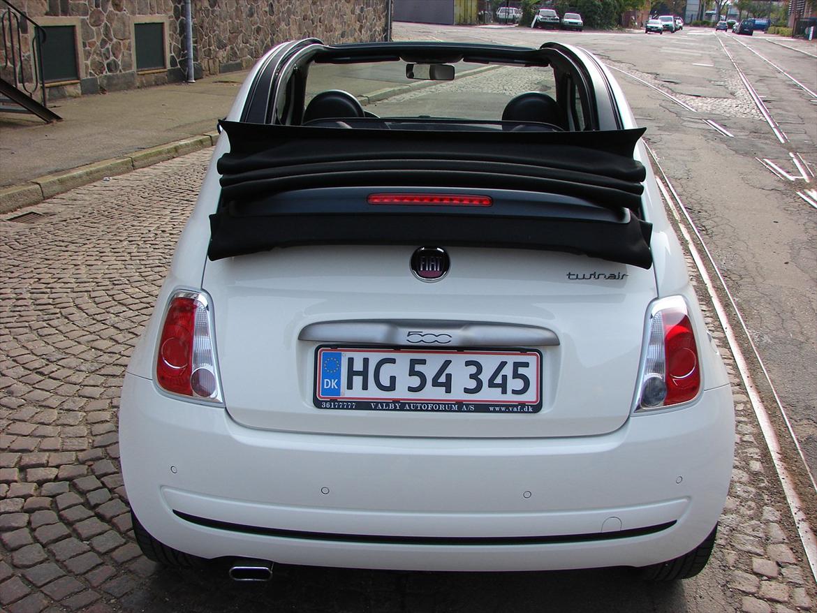 Fiat 500C Roma 0.9 TwinAir Turbo (Luigi) - Så gik den ikke længere - ned...... Kalechen altså - Så baksensorerne + de store spejle er til daglig glæde. billede 5