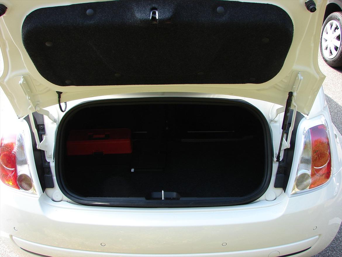 Fiat 500C Roma 0.9 TwinAir Turbo (Luigi) - Det bagerste handskerum!..... Nej, bagegerummet er faktisk ikke så slemt, vogntypen taget i betragtning. billede 12