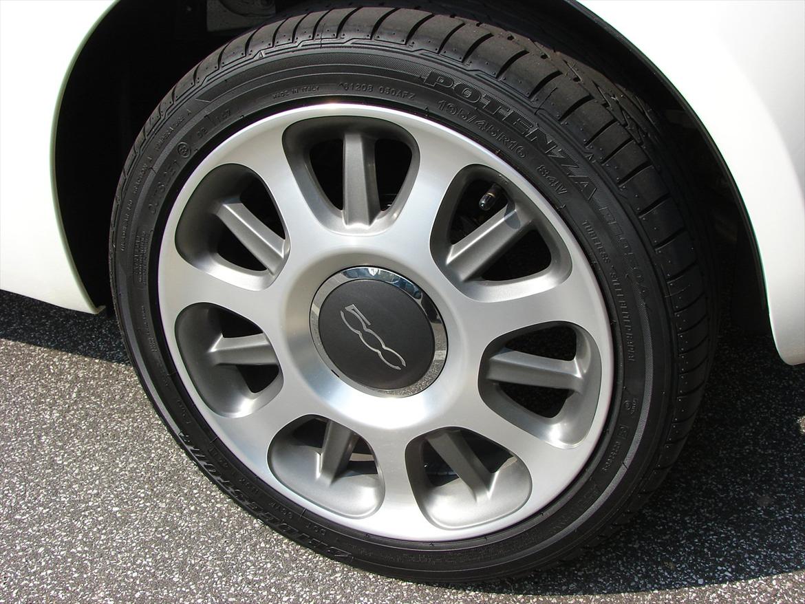 Fiat 500C Roma 0.9 TwinAir Turbo (Luigi) - Nok en af de pæneste FIAT 500 fælge - Hvis du spørger mig..... Der er dog een anden fælg, jeg er gladere for - gæt selv. billede 10