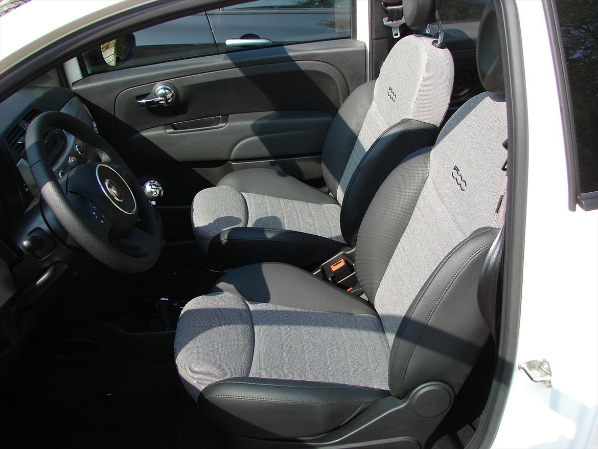 Fiat 500C Roma 0.9 TwinAir Turbo (Luigi) - De ganske velformede dellæderstole. billede 15