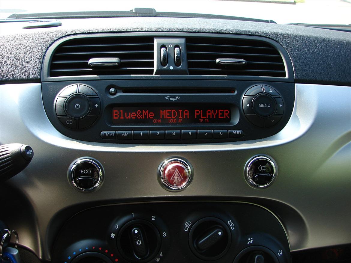 Fiat 500C Roma 0.9 TwinAir Turbo (Luigi) - FIAT/Blaupunkt radioen, der spiller hæderligt. Men en opgradering af højttalerne, ville nok hjælpe betydeligt, på den audioelle oplevelse ;-) billede 18