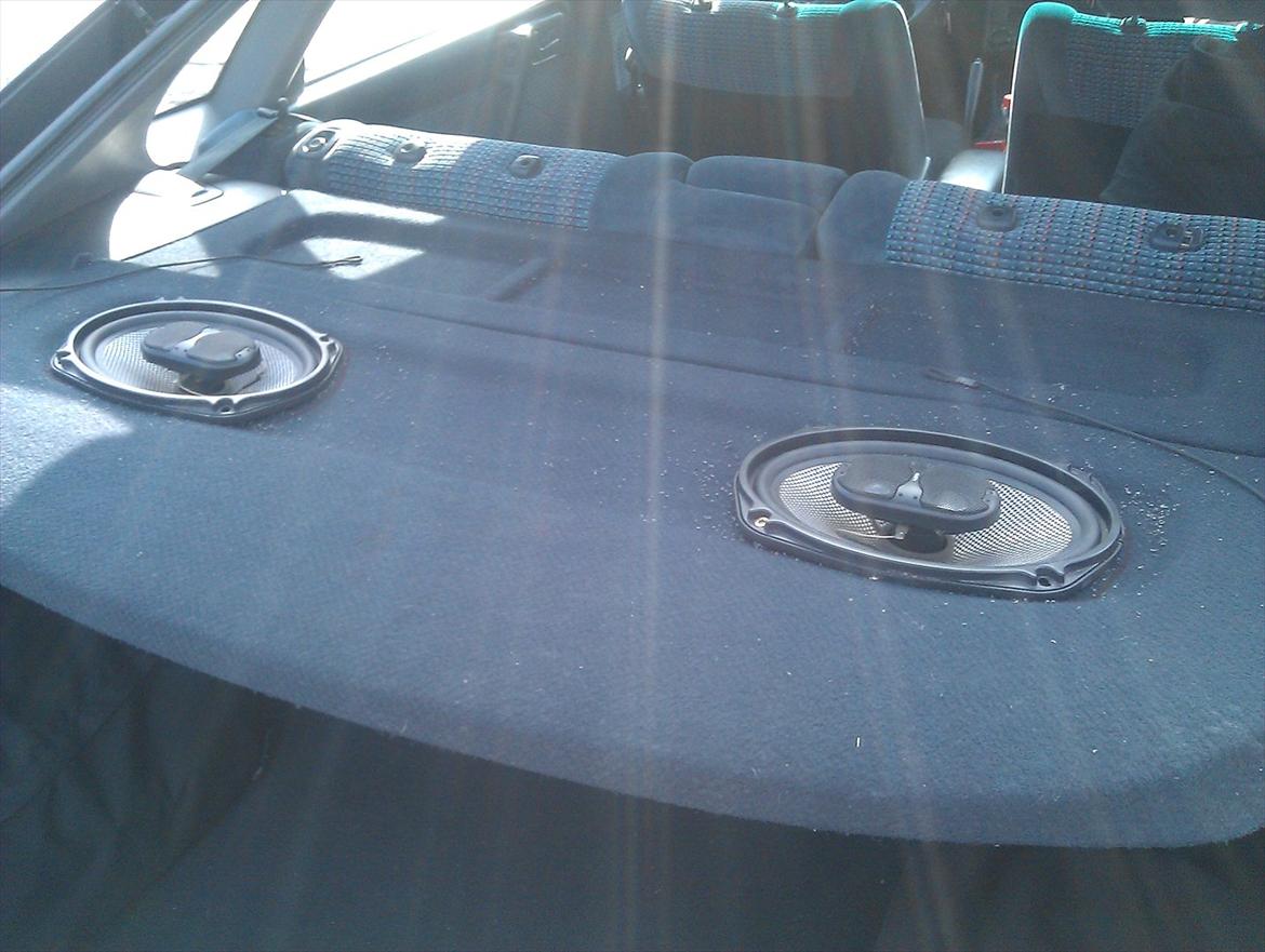 Toyota carina E solgt. billede 2