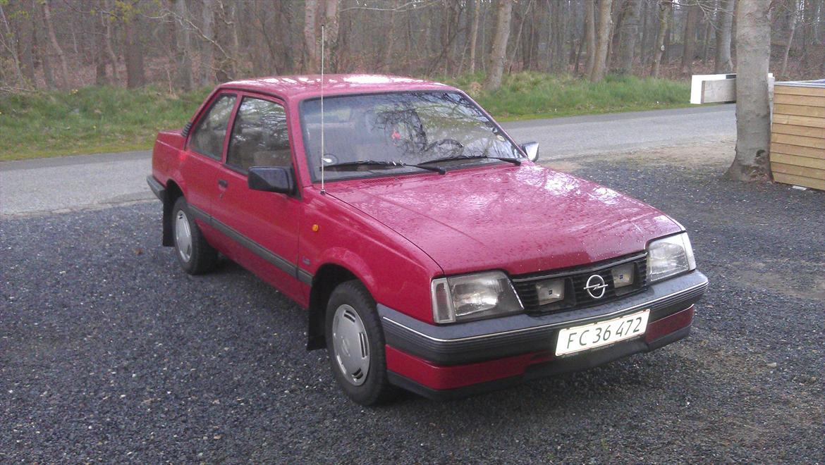 Opel Ascona C - LS - 2 dørs sedan - Sådan så den ud da jeg købte den :) billede 18