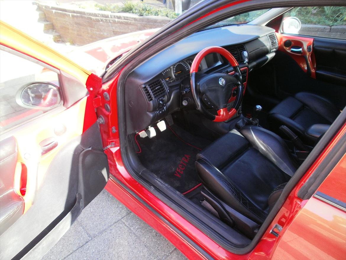 Opel Vectra V6 IRMSCHER I500 EDITION - mangler at indfarve lidt små dele i kabinen billede 16