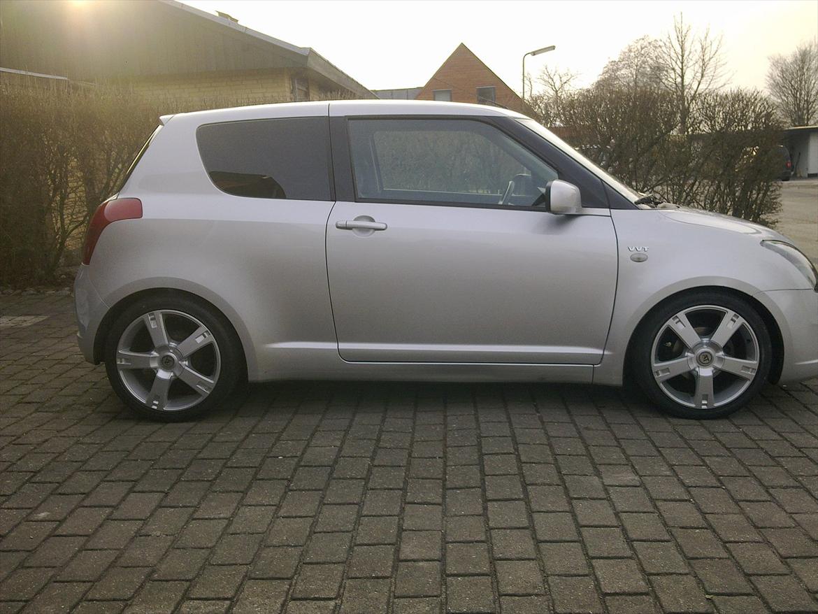 Suzuki Swift GL VVT billede 2