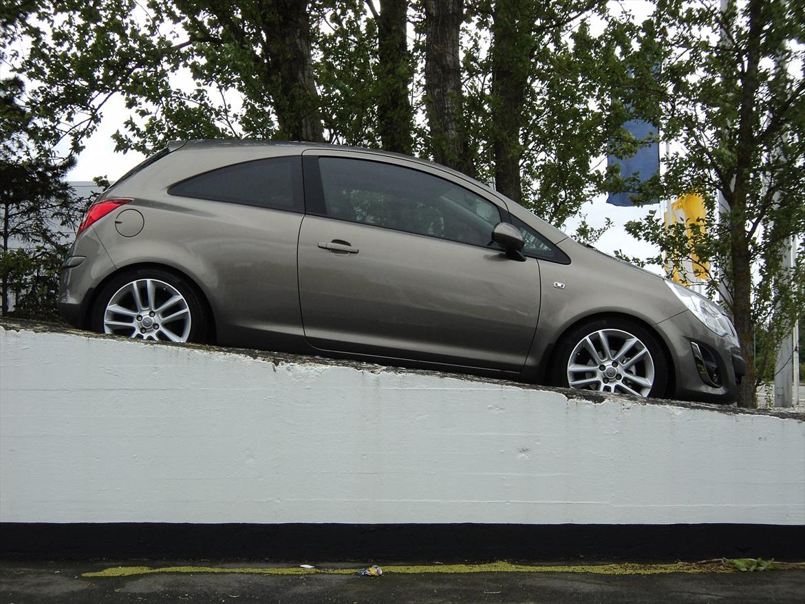 Opel Corsa D 1,4i 16V Cosmo Limited billede 2