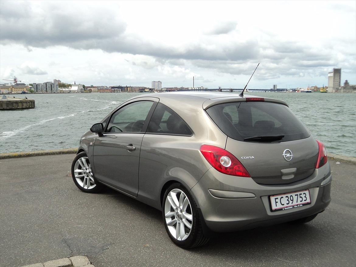 Opel Corsa D 1,4i 16V Cosmo Limited billede 3