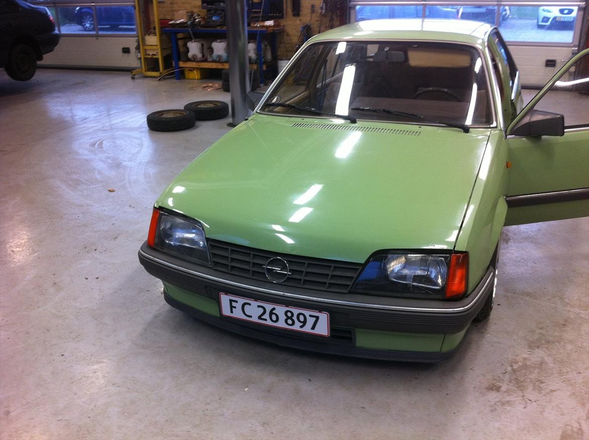 Opel Rekord E2 billede 2