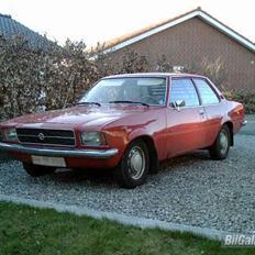 Opel Rekord D sedan
