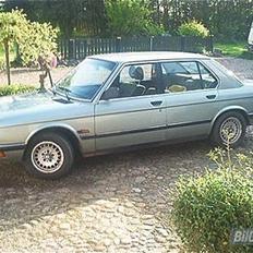 BMW 525I